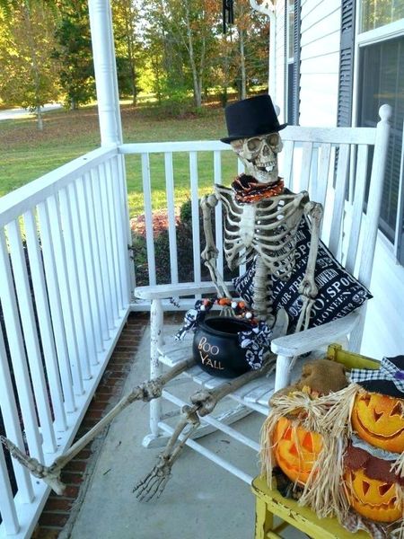 30 Easy DIY Front Porch Halloween Decoration - GODIYGO.COM