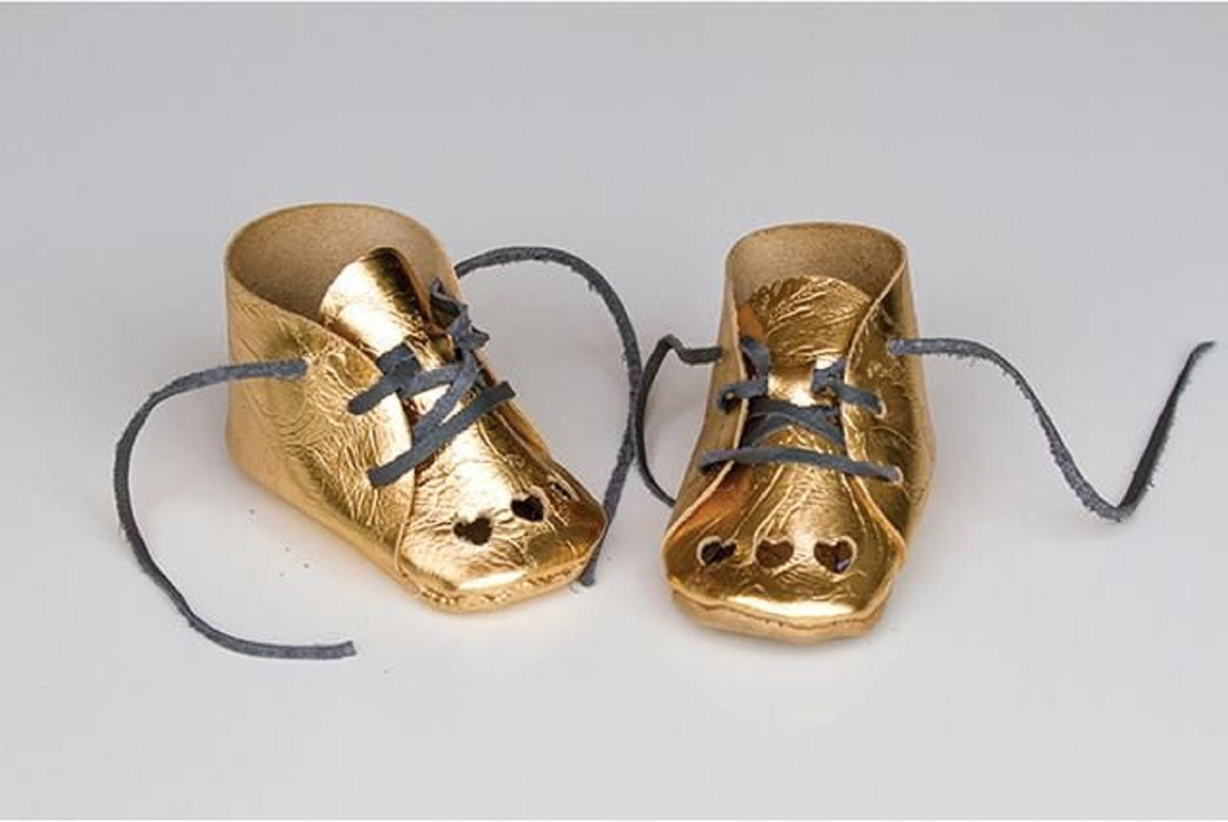 Diy gold leather shoesDIY Bewitching Baby Wear Ideas For Your Little One That Saving Your Money