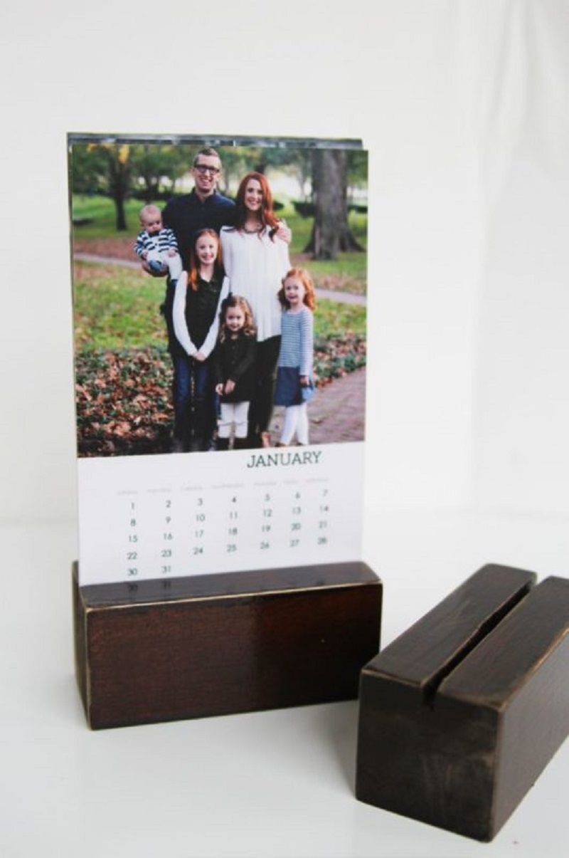 Desk photo diy calendar Keep Your Days And Months Organized With DIY Calendars Instead Of Buy The New One