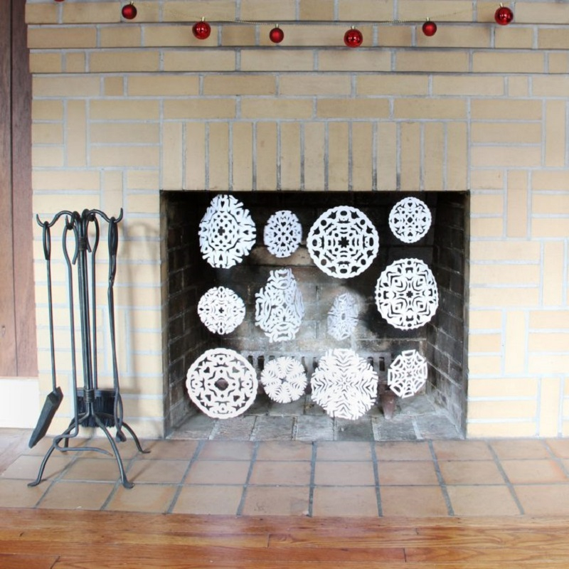 Eye-catching snowflakes for fireplace