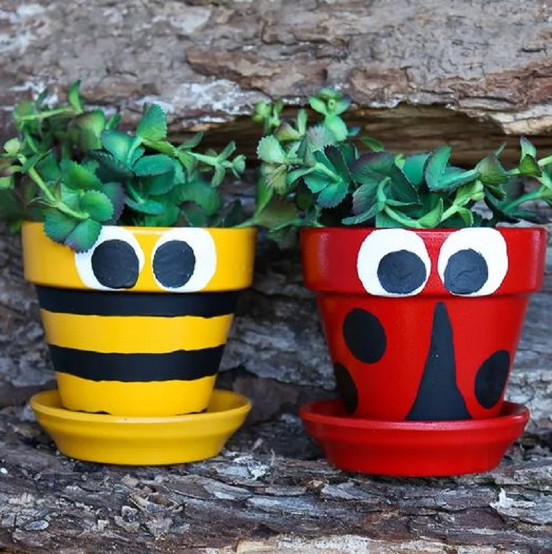 Insect-inspired flowers pots