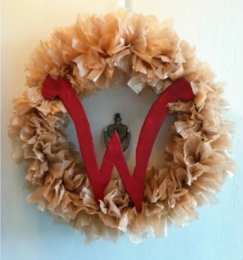 Wreath from plastic grocery bags