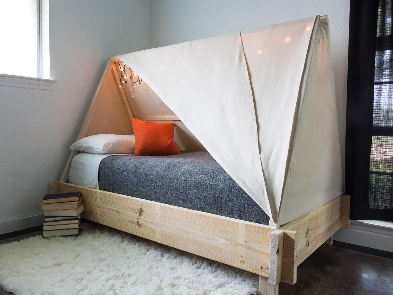 Cozy tent bed Best DIY Ideas As Solutions To All Your Boys Room Décor Dilemmas