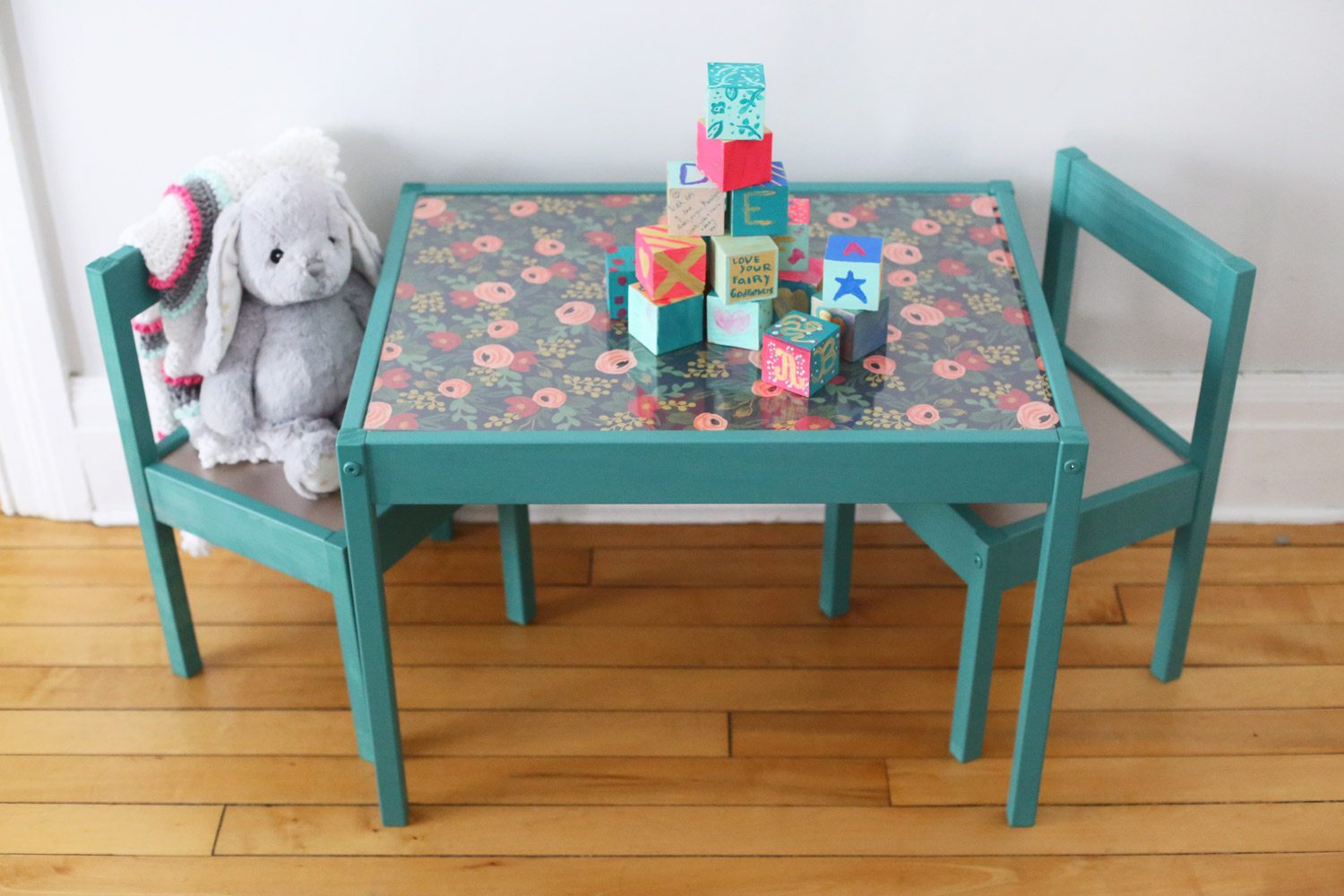 Diy toddler table DIY Entertaining Ideas To Decorate Your Kids’ Room For Special Feeling