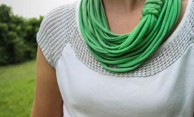 T-shirt infinity scarf